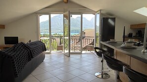 Interior - Annecy: Lake View, Open Floor Plan & Bright, Natural, Peaceful (Sevrier)