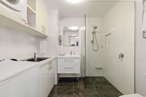 Bathroom - Exclusive Stays - Rivergarden (Southbank)