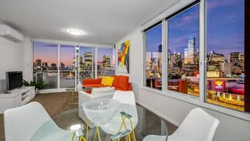 Appartement Deluxe, balcon, vue ville | Coin séjour