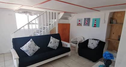 Quaint 1 Bedroom Apartment with sea view