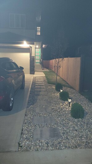 Property grounds - Charming 1-Bedroom Basement Suite in Spruce Grove, Alberta (Spruce Grove)