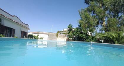 Design Villa, eco,pool, fruit garden close to sea