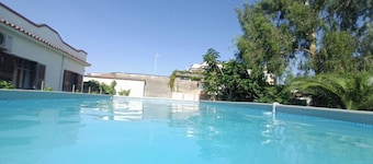 Design Villa, eco,pool, fruit garden close to sea