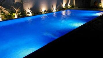Kolam renang outdoor