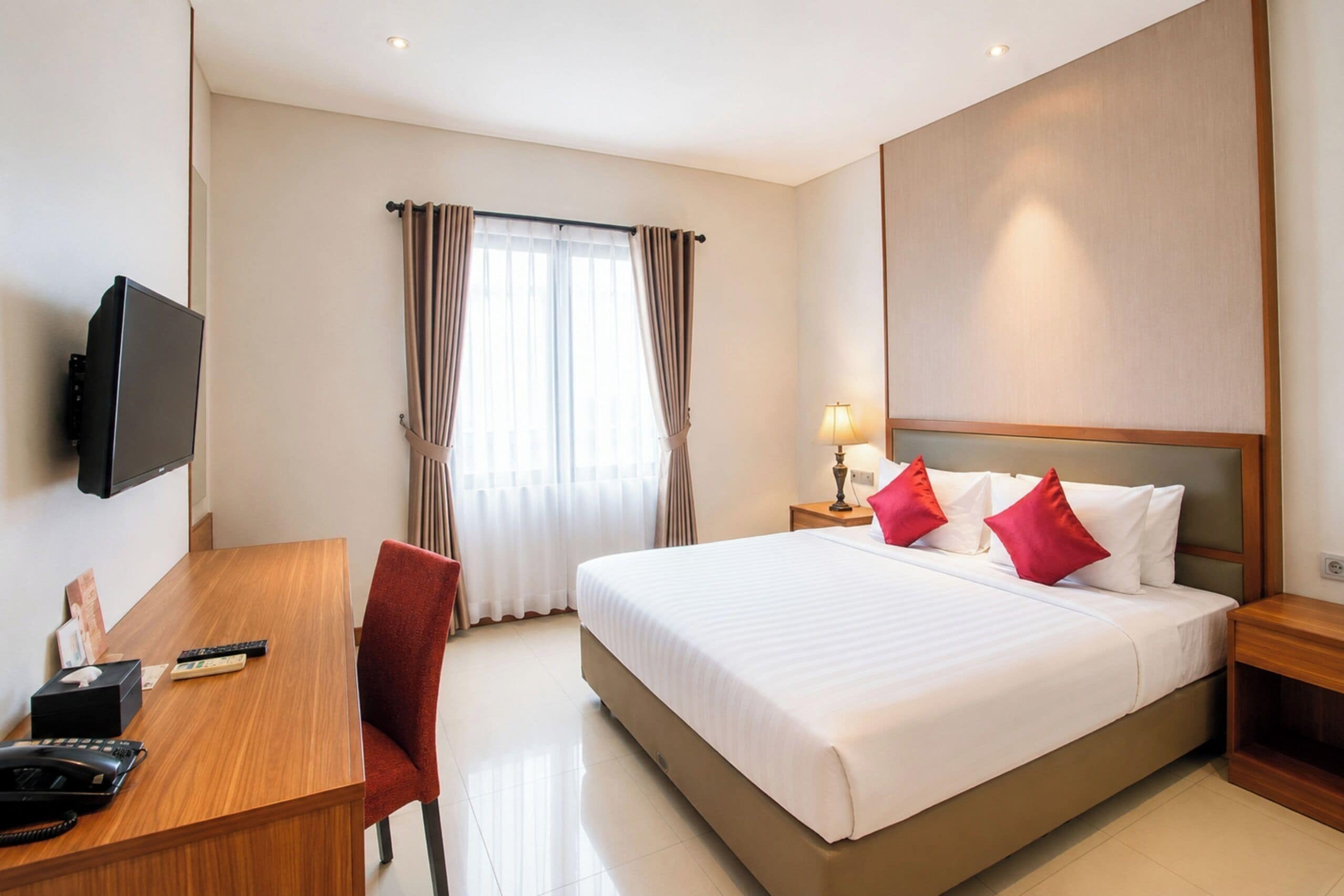 Grand Single Room | Desk, laptop workspace, free WiFi, bed sheets