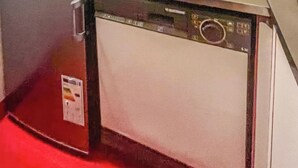 A compact kitchen with a built-in stove, a dishwasher, and a small refrigerator. - La Grand'Ourse (Breuil-Cervinia)