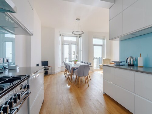 5 bedroom accommodation in Hythe