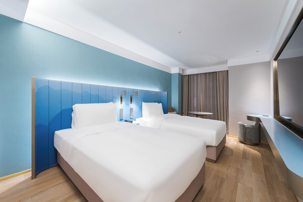 Phòng 2 giường đơn Tiêu chuẩn | Minibar với thức uống miễn phí, bàn 