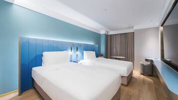 Chambre Standard avec lits jumeaux | Articles de minibar gratuits, bureau