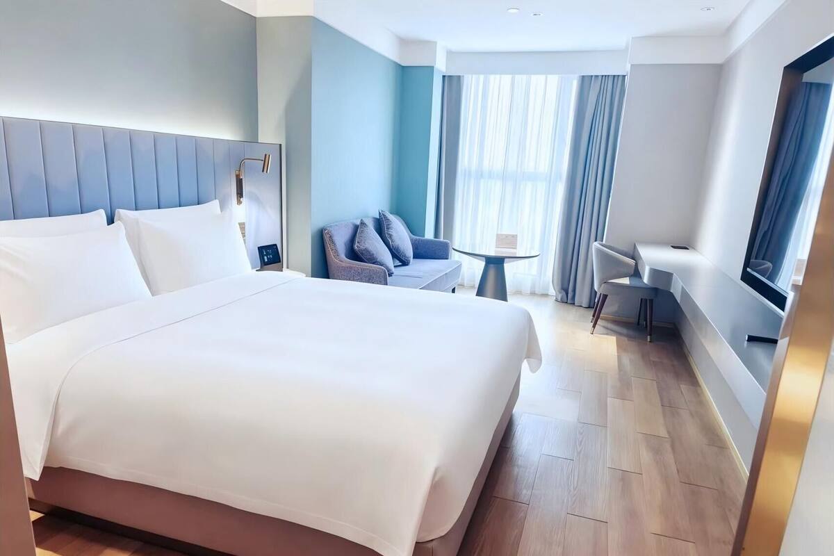 Minibar (free items), desk, laptop workspace, WiFi (free)