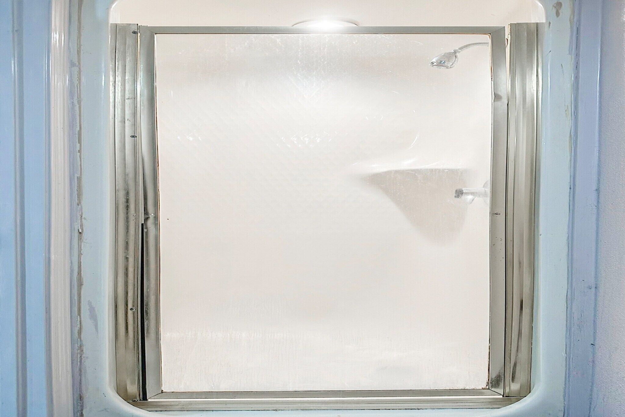 Douche, serviettes fournies