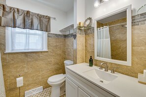 Bathroom - 5 Mi to Dtwn Harrisburg! Retreat w/ Spacious Yard (Steelton)