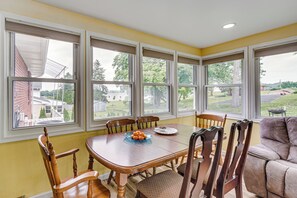 Dining - 5 Mi to Dtwn Harrisburg! Retreat w/ Spacious Yard (Steelton)