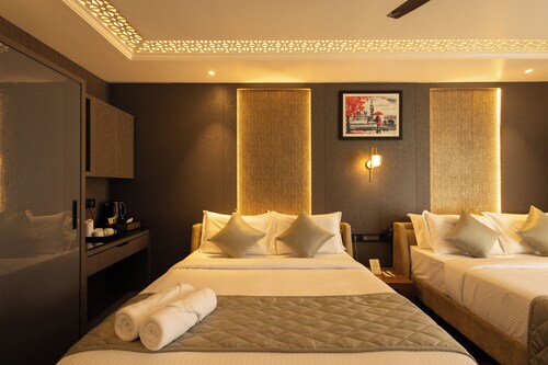 Paramount Residency