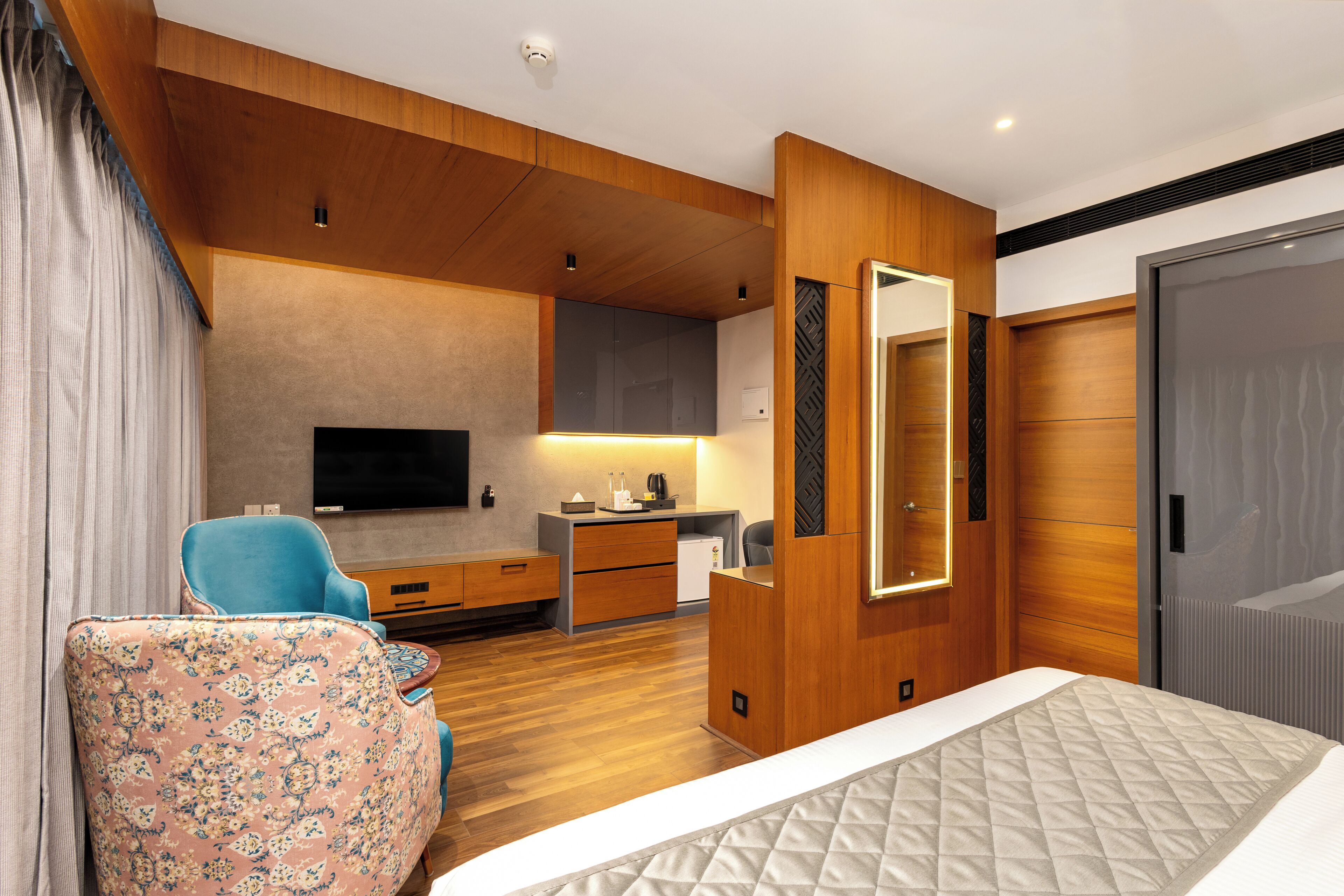 Quarto executivo, 1 cama King, vista para a cidade | Escrivaninha, espaço de trabalho para notebook, quartos à prova de som