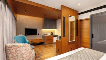 Quarto executivo, 1 cama King, vista para a cidade | Escrivaninha, espaço de trabalho para notebook, quartos à prova de som