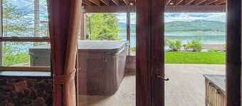 Waterfront Gem on the River! Hot Tub & Boat Dock!