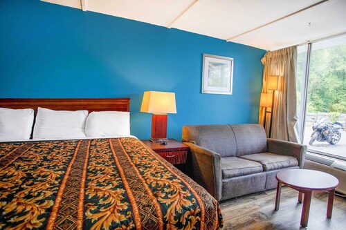 Kernersville NC | king bed|Smk
