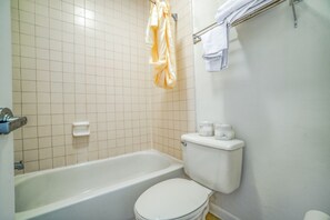 Bathroom - Kingsville|2 Queen Bed (Kingsville)