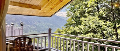 Premium Room, Hill View | Property grounds