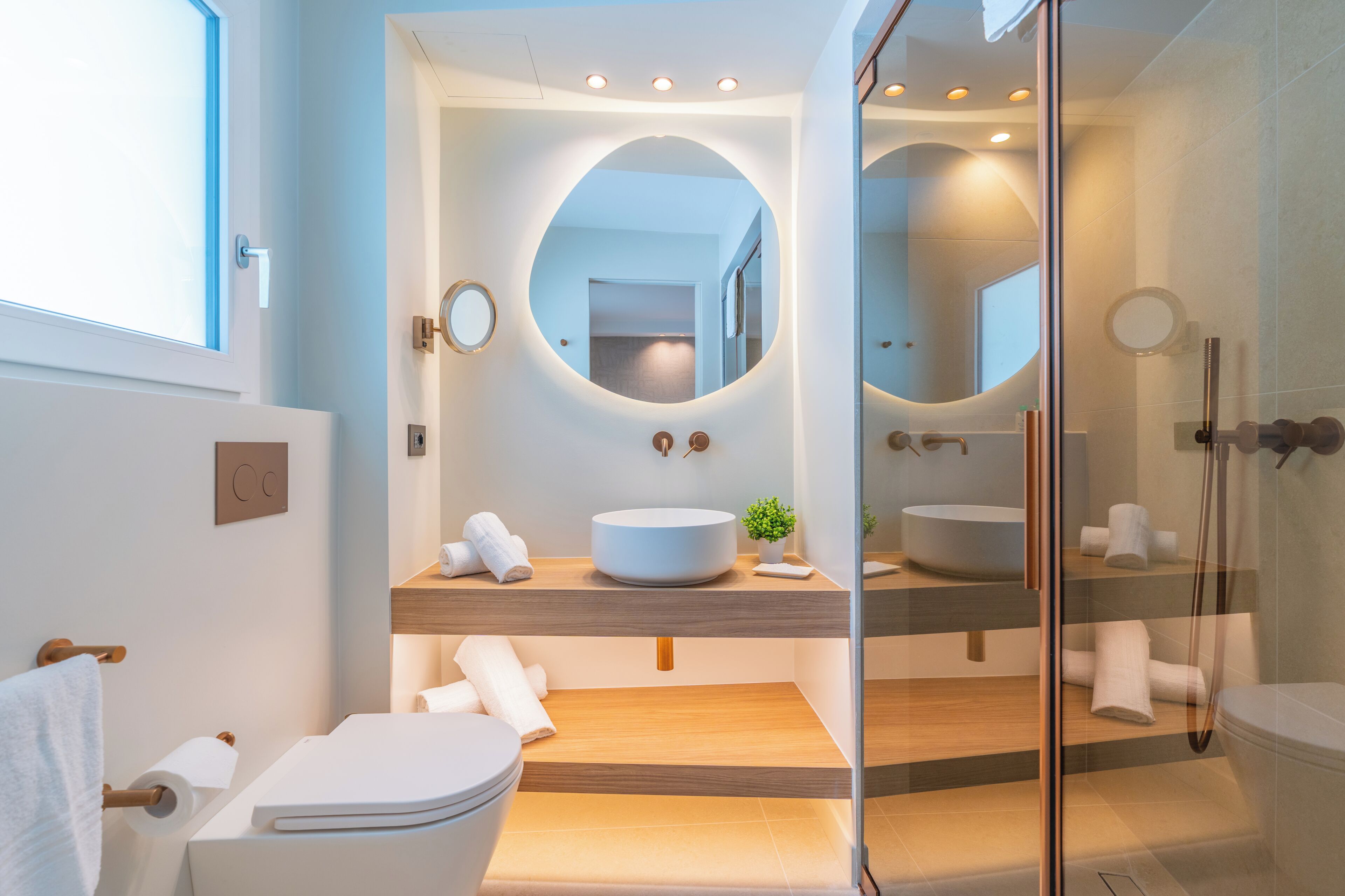 Suite Deluxe | Baño | Regadera, secadora de cabello, toallas, jabón 