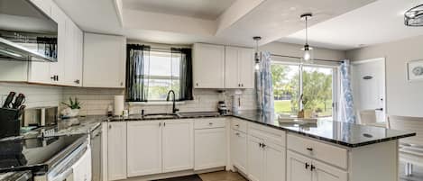 Coffee/tea maker, fridge, microwave, stovetop