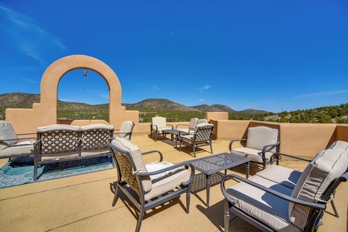 Luxurious Retreat w/ Stunning Views in Santa Fe