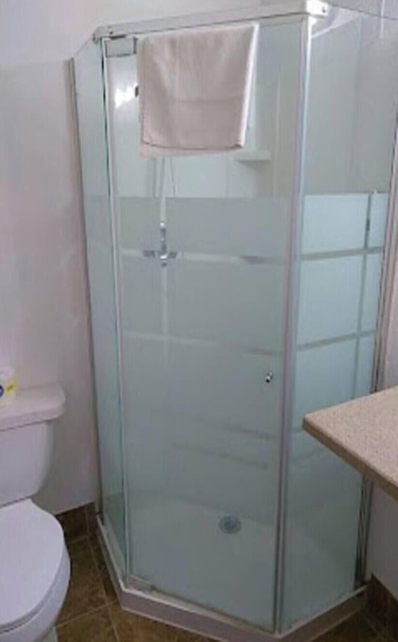 Douche, serviettes fournies