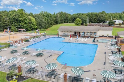Pool & Dock Access! Badin Lake Resort Gem