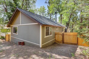 Exterior - 2 Mi to Big Bear Lake! Family Haven w/ Hot Tub (Big Bear Lake)