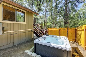 Outdoor spa tub - 2 Mi to Big Bear Lake! Family Haven w/ Hot Tub (Big Bear Lake)