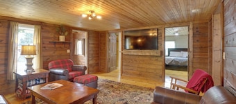 Black Hills Basecamp: Sturgis Home w/ Yard!