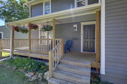 Charming Home, Walkable to Downtown Lee's Summit