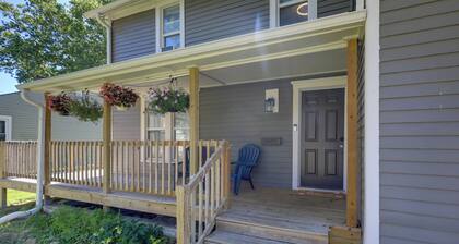 Charming Home, Walkable to Downtown Lee's Summit