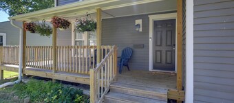 Charming Home, Walkable to Downtown Lee's Summit