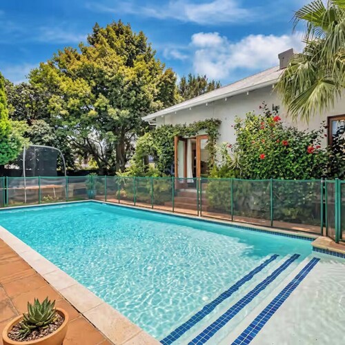 Sweet Swithins – Cozy 1-Bedroom Cottage in Welcoming Johannesburg Neighborhood.