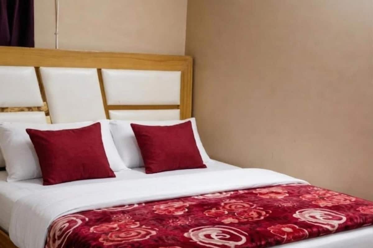 Chambre Deluxe | Lits pliants/supplémentaires, draps fournis