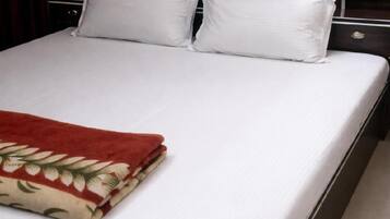 Chambre Deluxe | Lits pliants/supplémentaires, draps fournis