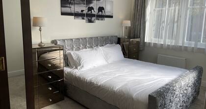 Beautiful townhouse in the heart of Knutsford with 3 parking spaces