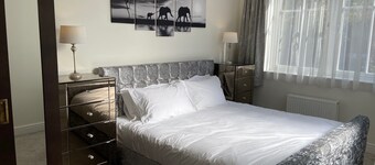Beautiful townhouse in the heart of Knutsford with 3 parking spaces