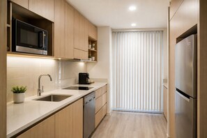 Standard-huone | Yksityinen keittiö | Jääkaappi, mikroaaltouuni, uuni, liesi