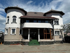 Exterior - CROWN ROYAL APARTMENTS (Alba Iulia)