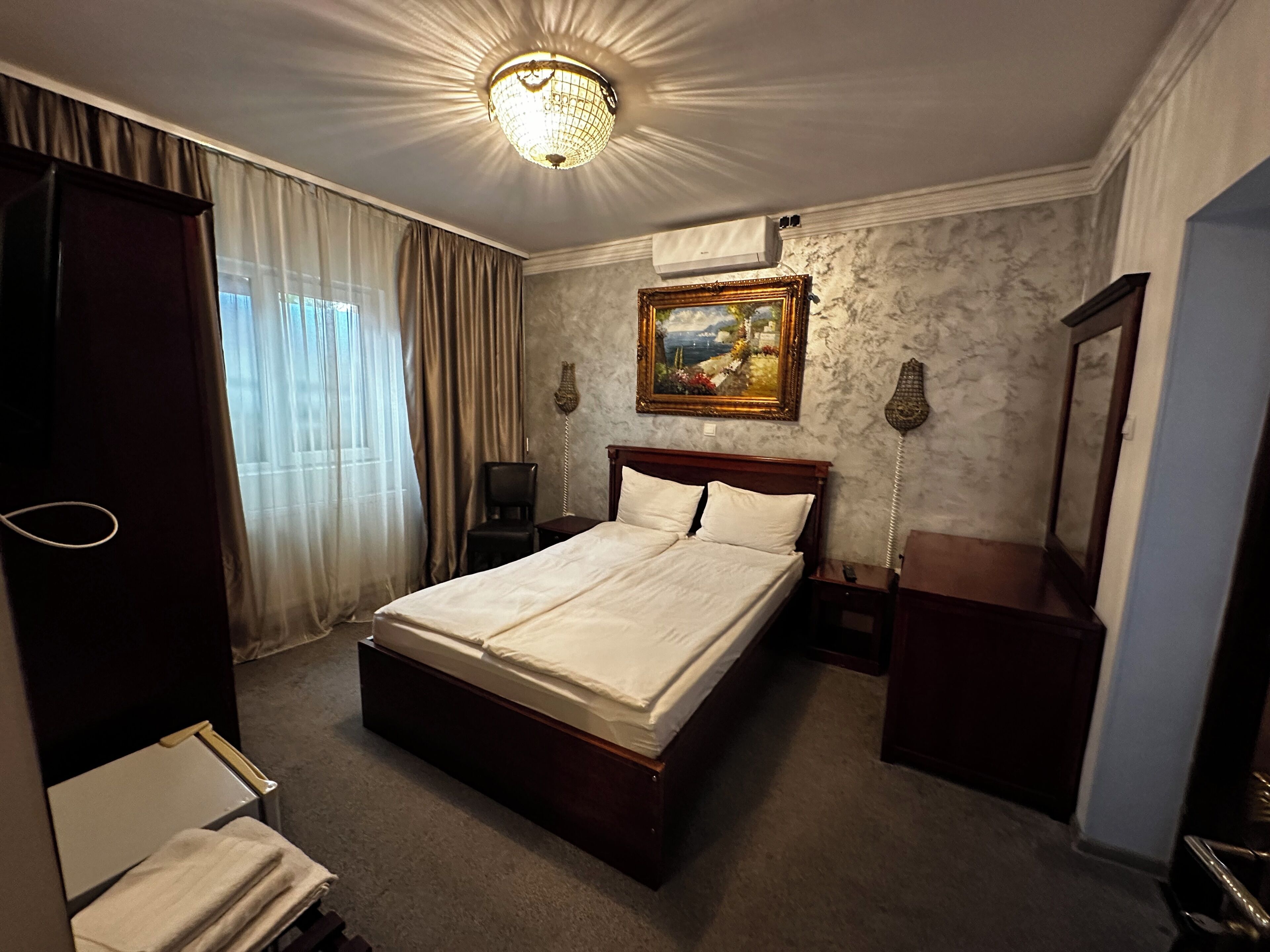 Quarto casal conforto | Escrivaninha, Wi-Fi de cortesia