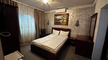 Quarto casal conforto | Escrivaninha, Wi-Fi de cortesia