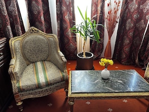 Comfort Double Room, Non Smoking, Ensuite | Interior - CROWN ROYAL APARTMENTS (Alba Iulia)
