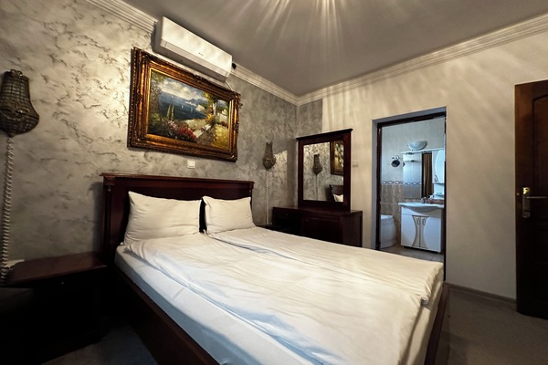 Comfort Double Room | Desk, WiFi (free)