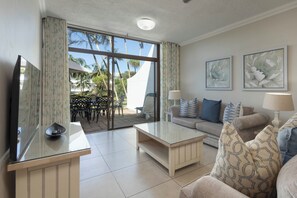 Living area - 211 Breakers Resort - by Stay in Umhlanga (uMhlanga)