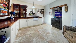 A kitchen with a skylight, a gas stove, and a coffee shop sign. - 3 bedroom accommodation in Torquay (Torquay)