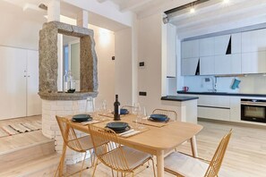 Appartement, terras, uitzicht op meer | Dineerruimte