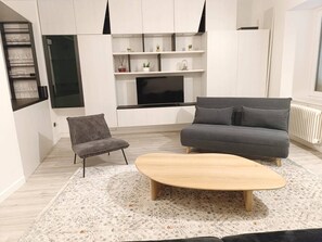 Appartement, patio, uitzicht op meer | Woonruimte